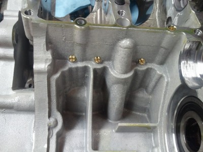 RSV4 gearbox oil cooling jets.jpg